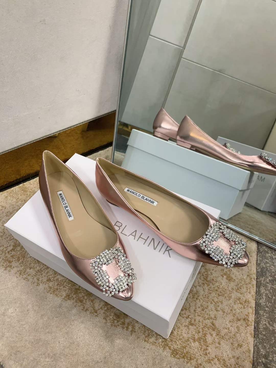 Manolo Blahnik Hangisi Flat Metallic