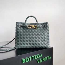 BV Medium Andiamo Bag