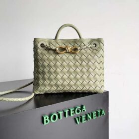 BV Medium Andiamo Bag