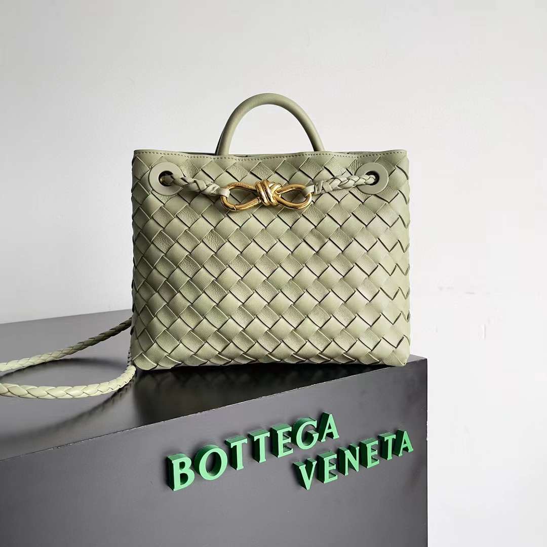 BV Medium Andiamo Bag