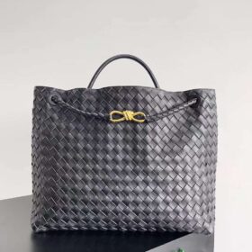 BV Medium Andiamo Bag
