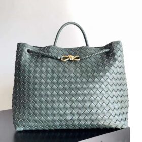 BV Medium Andiamo Bag
