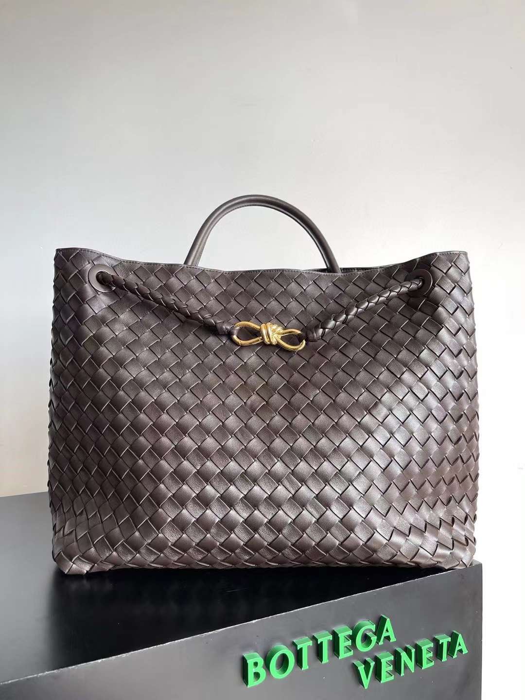 BV Medium Andiamo Bag