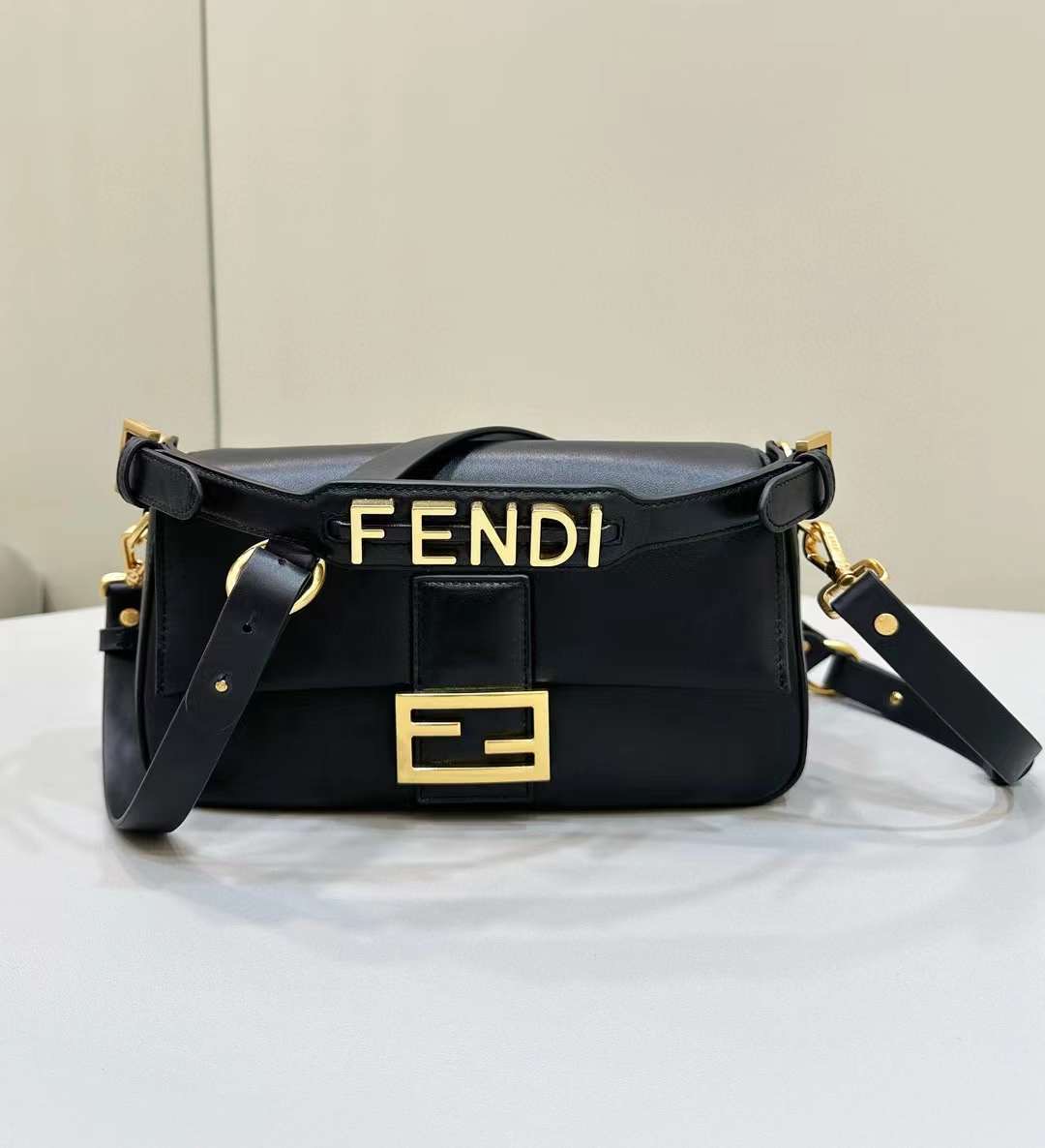 Fendi Peekaboo ISEEU Medium Interlace Leather Bag