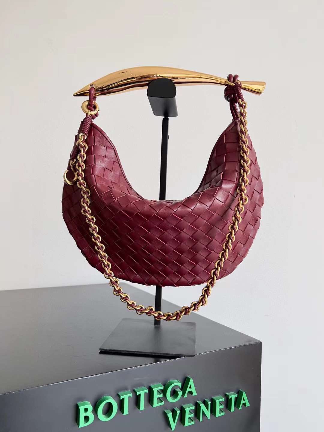 BV Long Clutch Andiamo With Handle