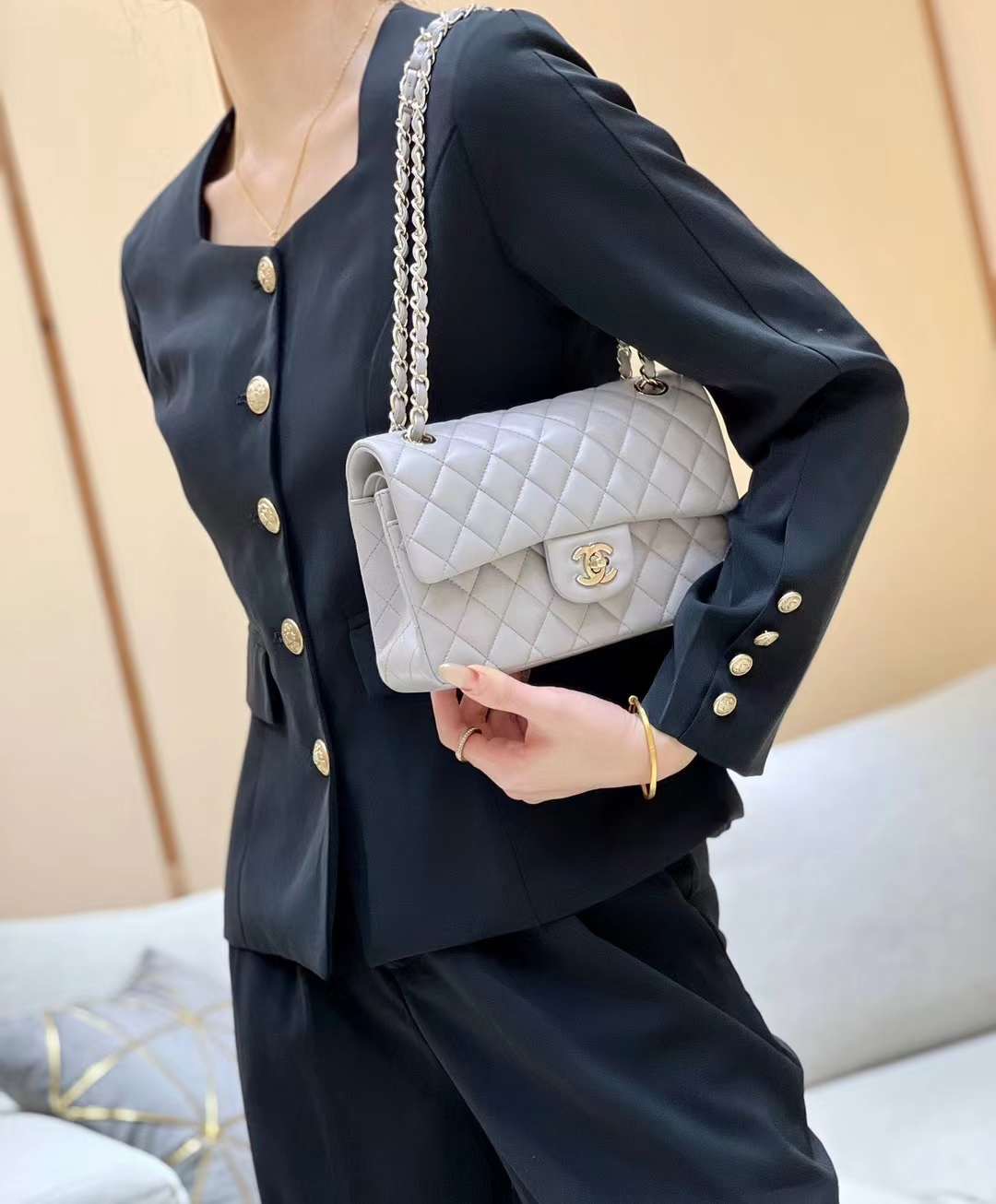 Loewe Medium Pebble Bucket Bag Loewe Medium Pebble Bucket Bag