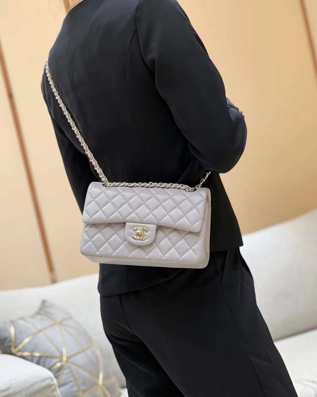 Loewe Medium Pebble Bucket Bag Loewe Medium Pebble Bucket Bag
