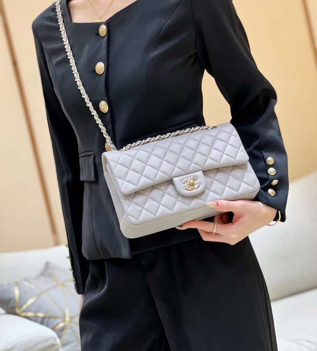 Loewe Medium Pebble Bucket Bag Loewe Medium Pebble Bucket Bag