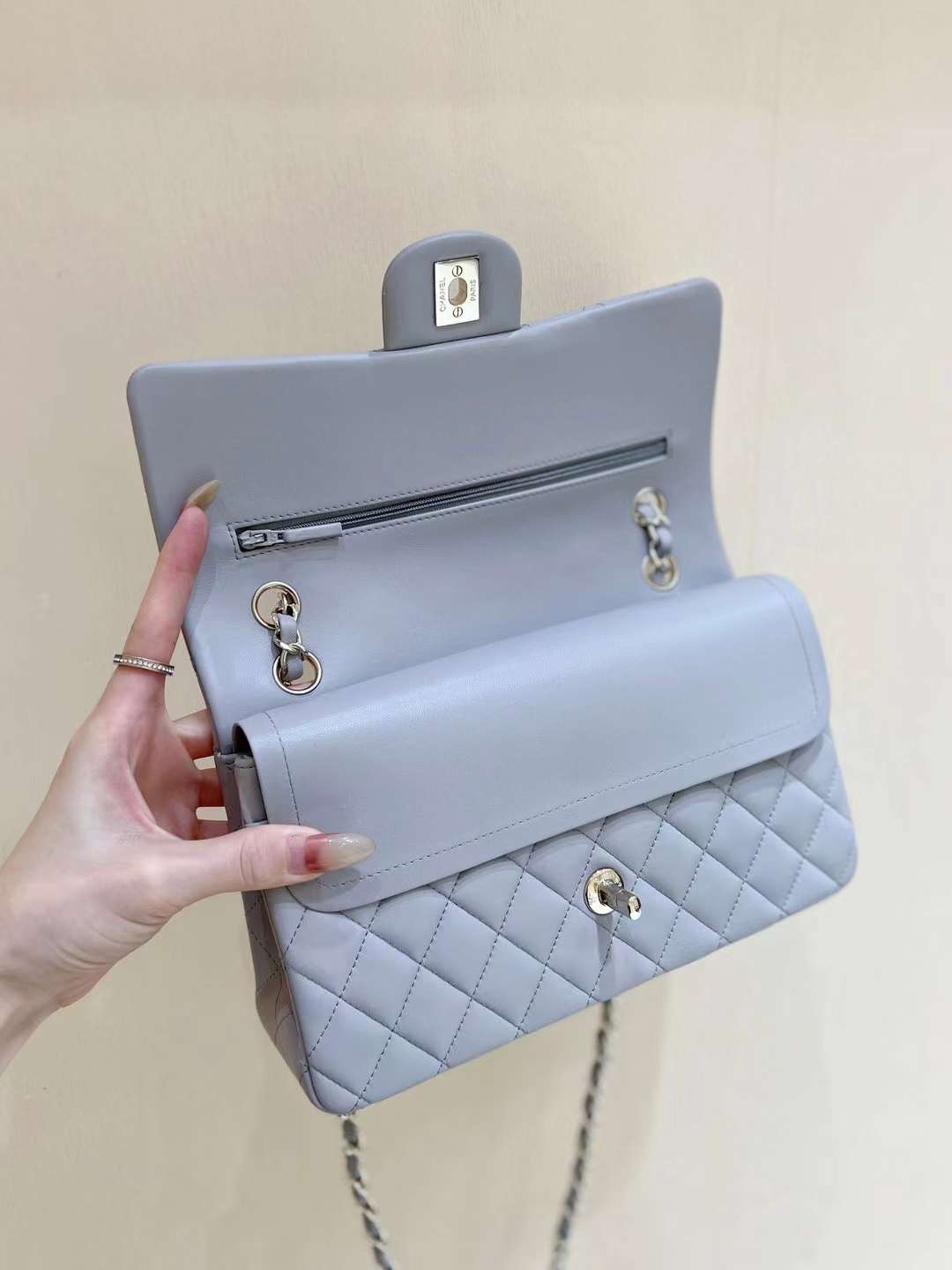 Loewe Medium Pebble Bucket Bag Loewe Medium Pebble Bucket Bag