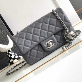 Loewe Medium Pebble Bucket Bag Loewe Medium Pebble Bucket Bag