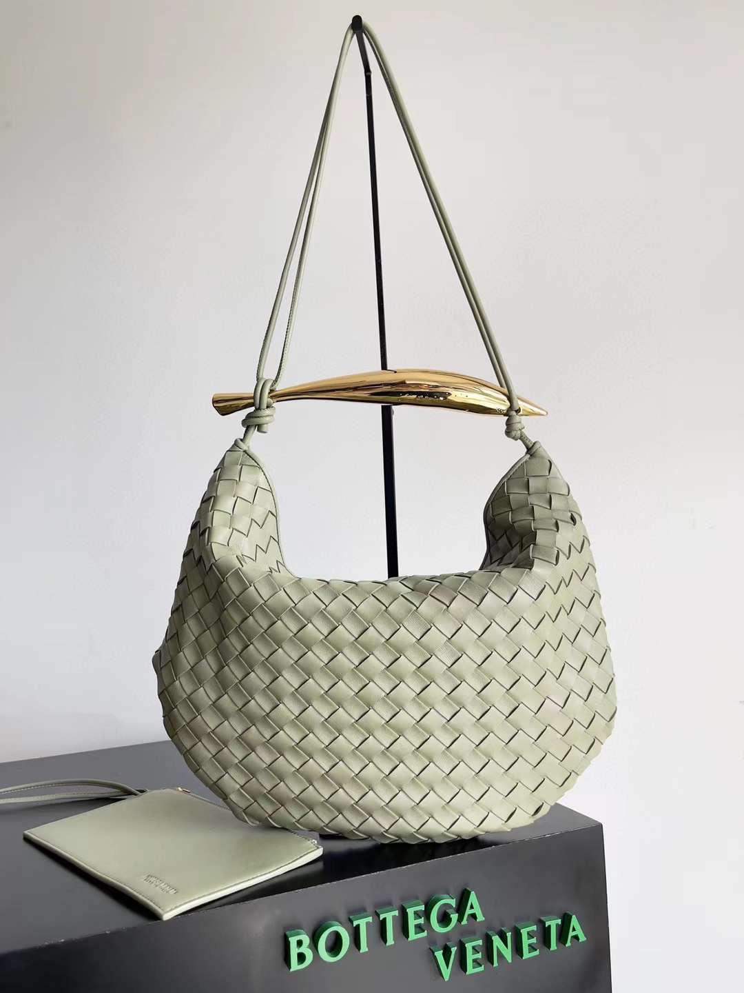 BV Sardine Medium Top Handle Bag