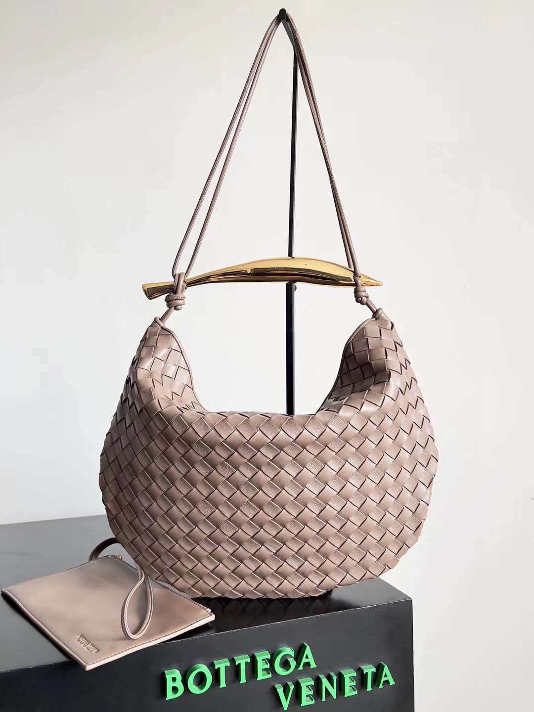 BV Sardine Medium Top Handle Bag