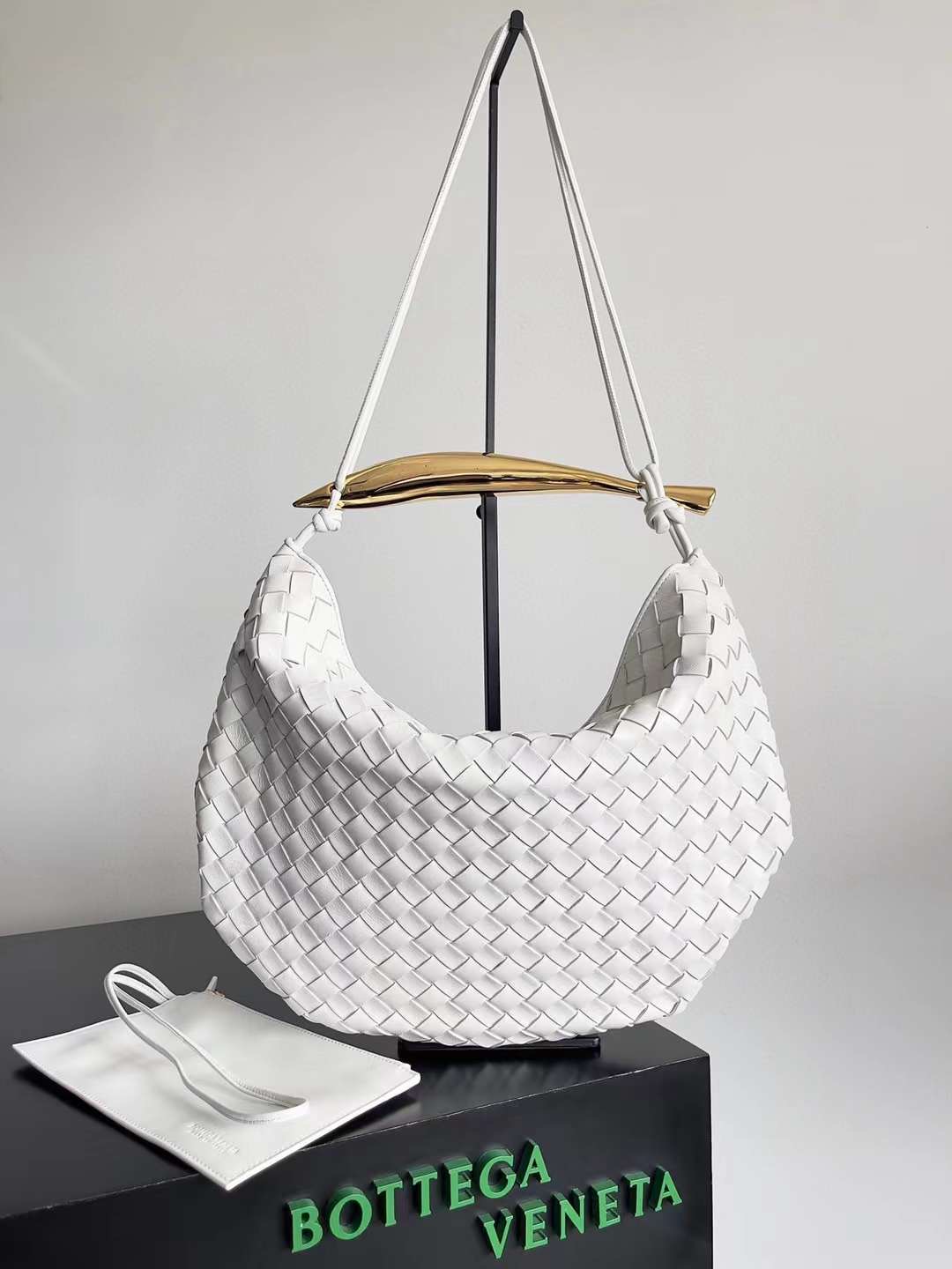 BV Sardine Medium Top Handle Bag