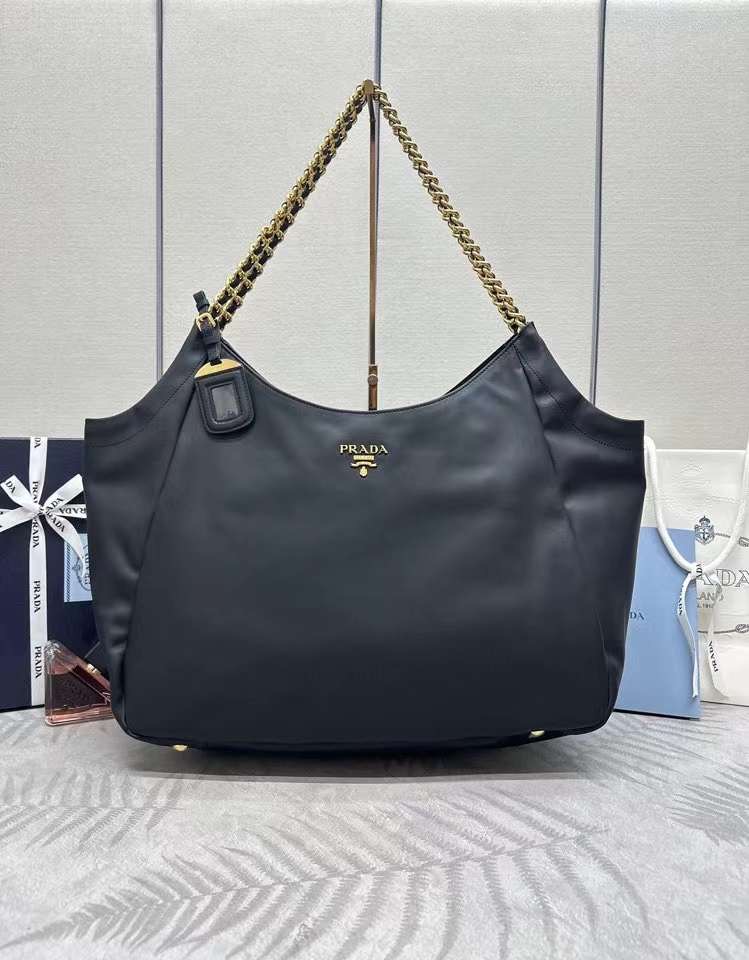 BV Sardine Medium Top Handle Bag