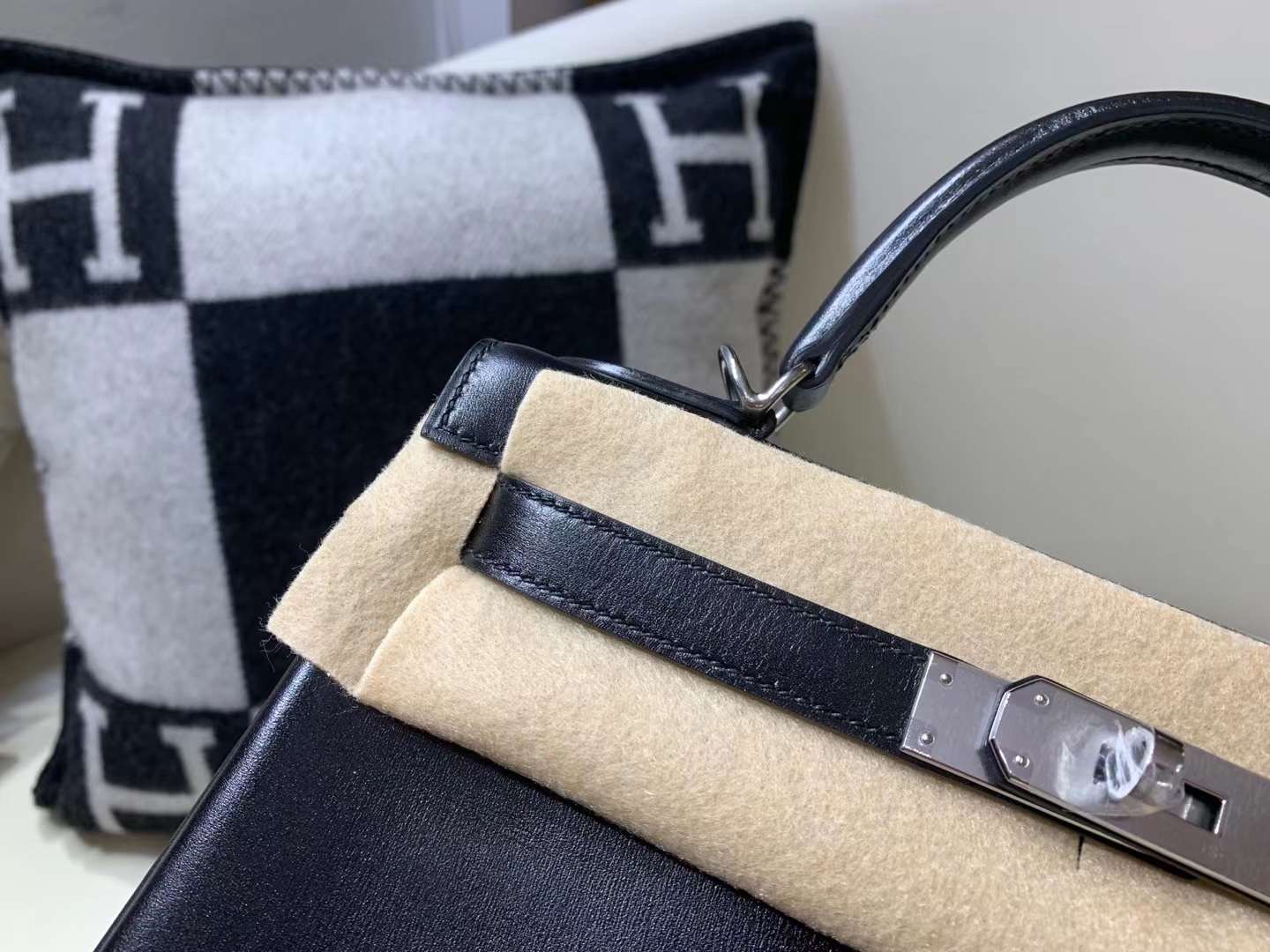 Hermès Kelly 28 Box Black PHW Hermès Kelly 28 Box Black PHW
