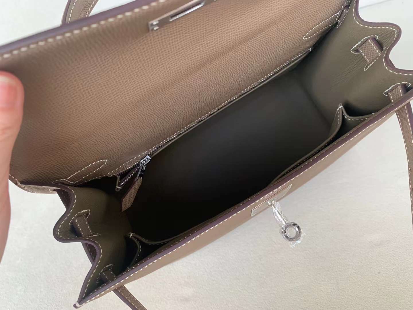 Hermès Kelly 28 Sellier Epsom Alezan GHW Hermès Kelly 28 Sellier Epsom Alezan GHW