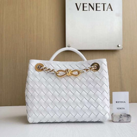 BV Medium Andiamo Bag With Chain