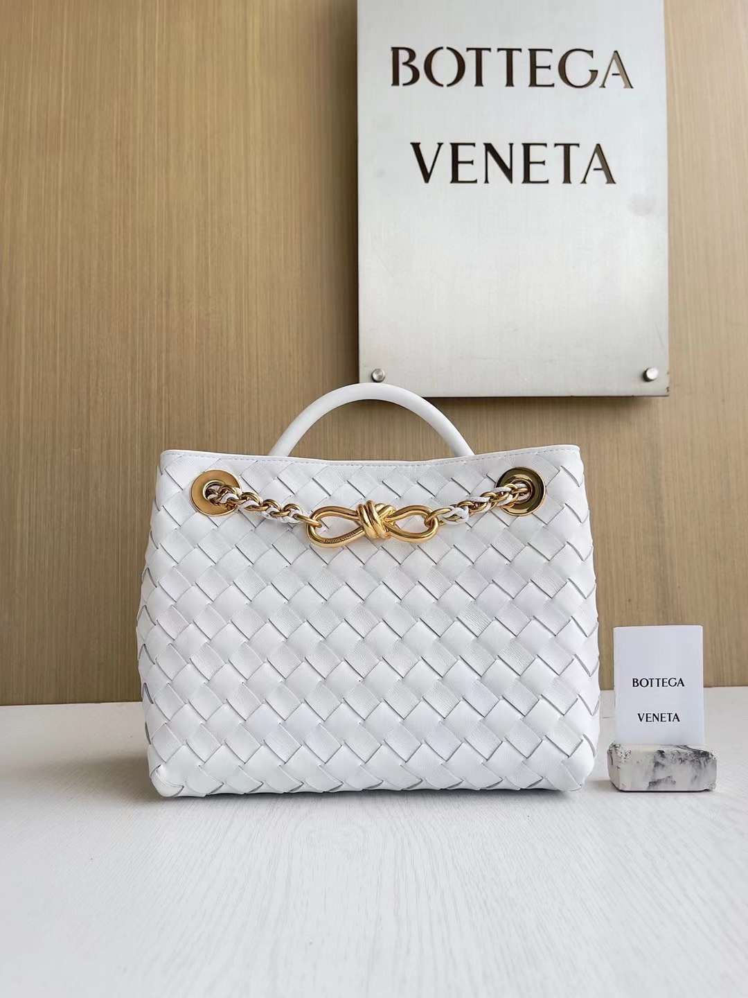 BV Medium Andiamo Bag With Chain