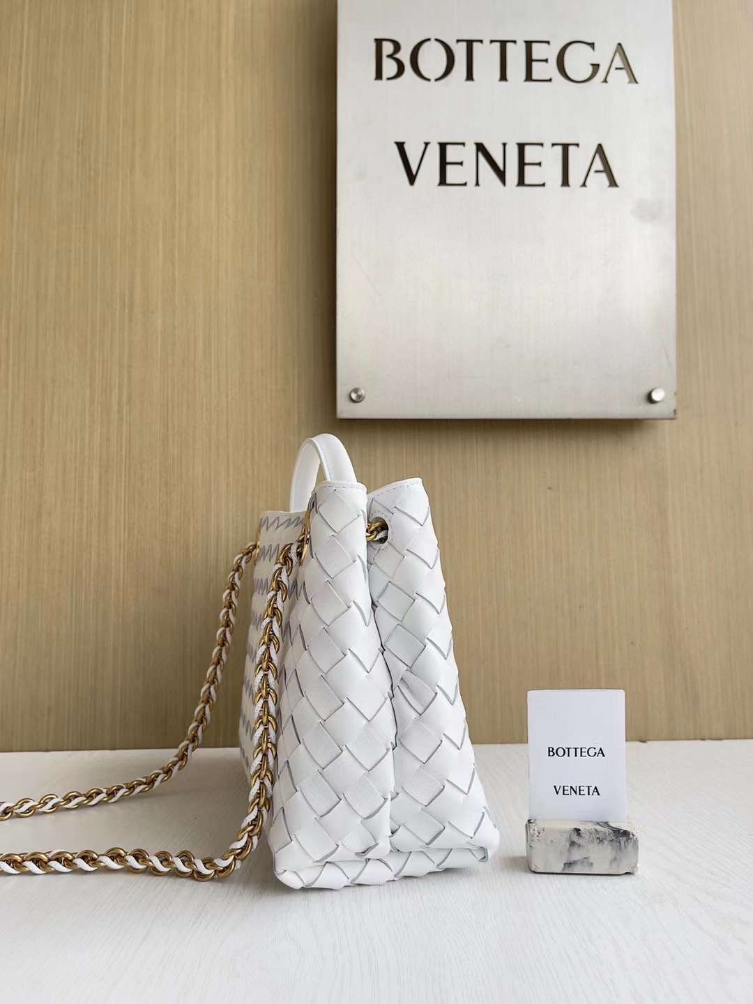 BV Medium Andiamo Bag With Chain BV Medium Andiamo Bag With Chain