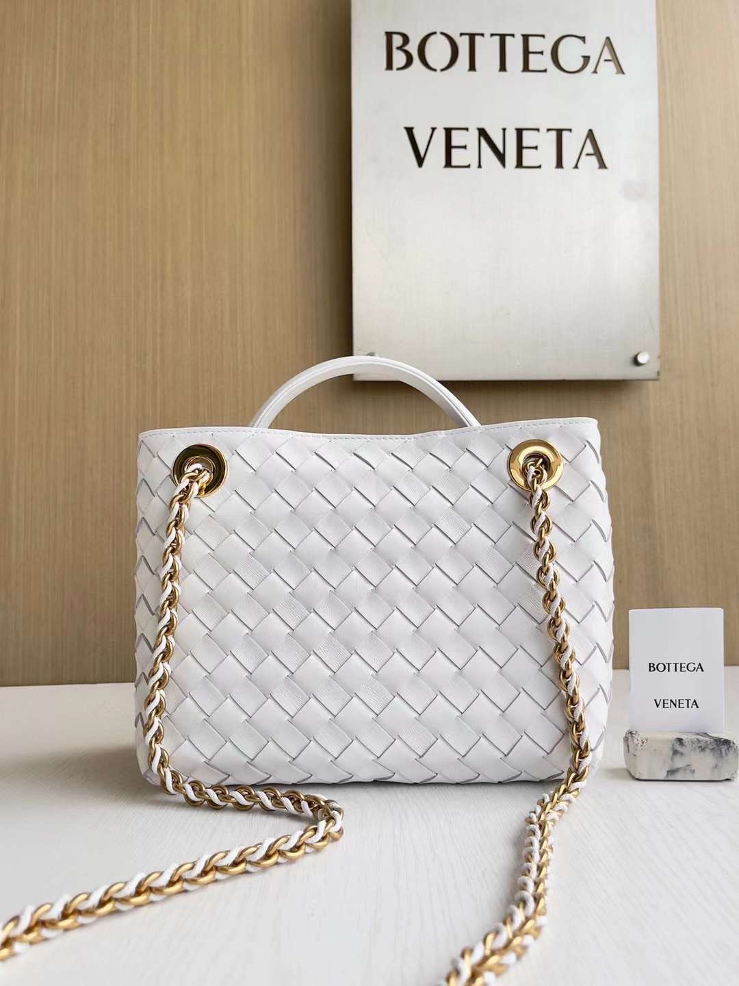 BV Medium Andiamo Bag With Chain BV Medium Andiamo Bag With Chain