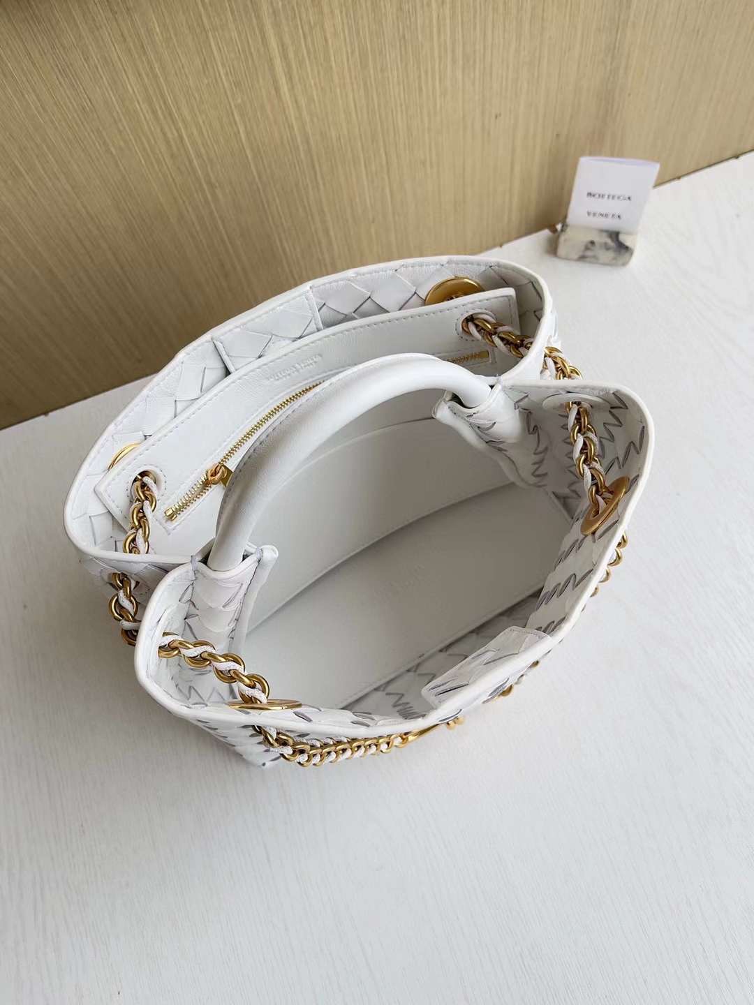 BV Medium Andiamo Bag With Chain BV Medium Andiamo Bag With Chain