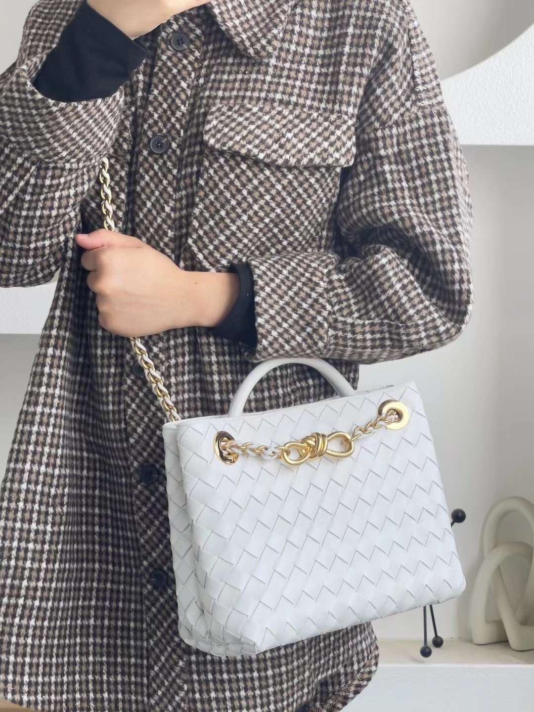 BV Medium Andiamo Bag With Chain BV Medium Andiamo Bag With Chain
