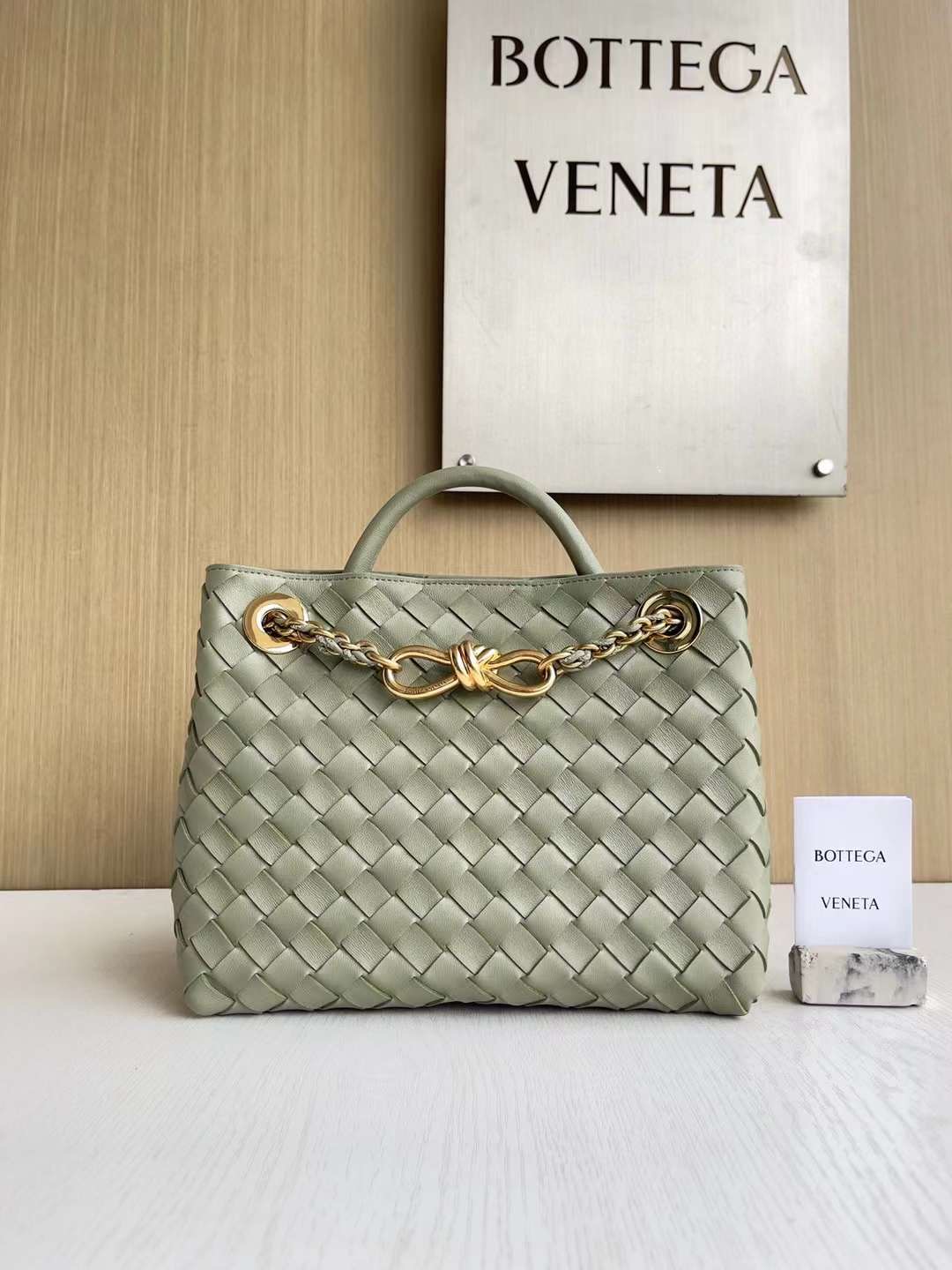 BV Medium Andiamo Bag With Chain