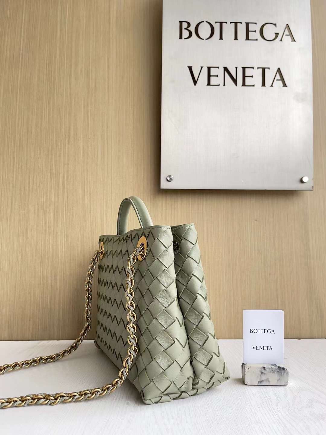 BV Medium Andiamo Bag With Chain BV Medium Andiamo Bag With Chain