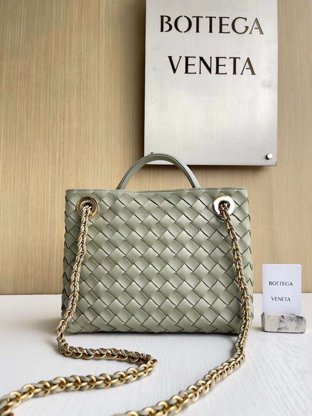 BV Medium Andiamo Bag With Chain BV Medium Andiamo Bag With Chain