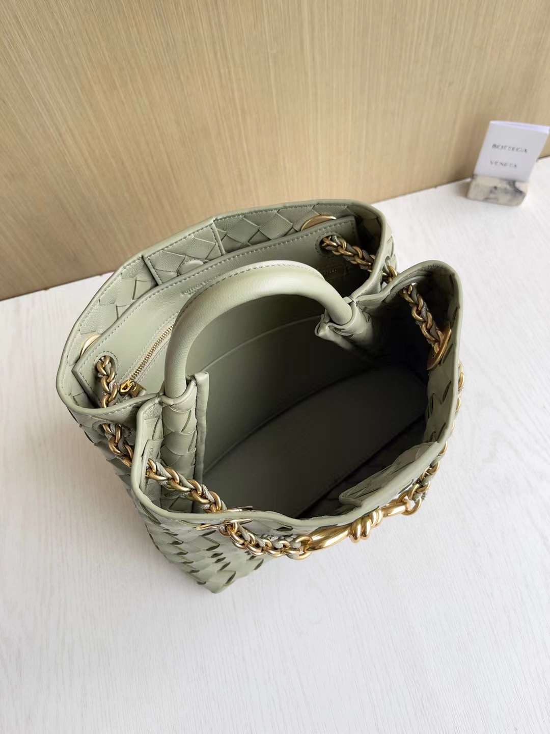BV Medium Andiamo Bag With Chain BV Medium Andiamo Bag With Chain