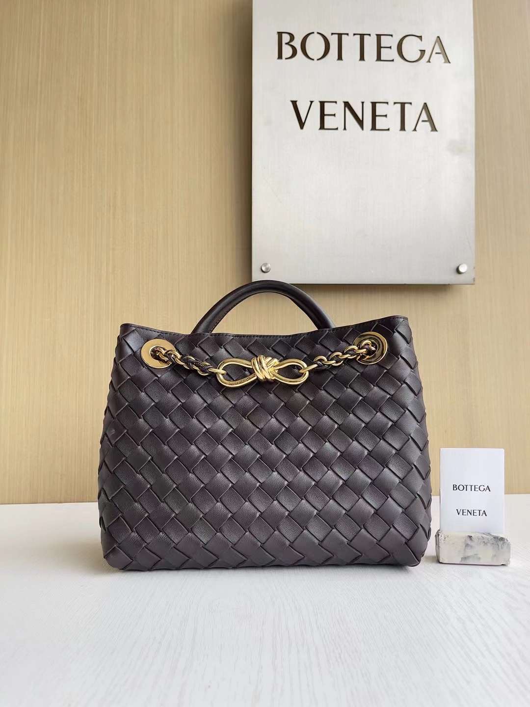 BV Medium Andiamo Bag With Chain