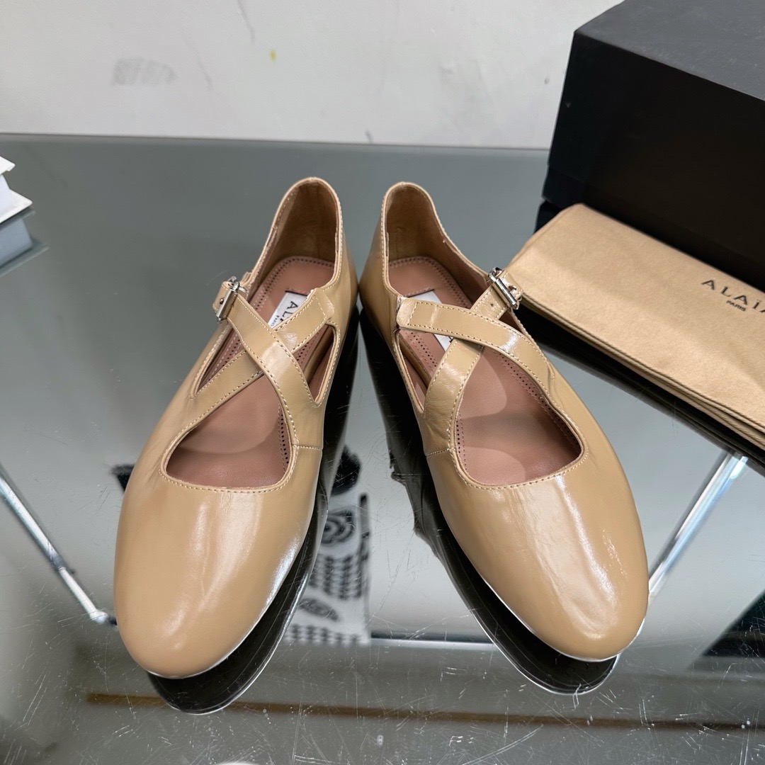 BV Vanity Case On Strap