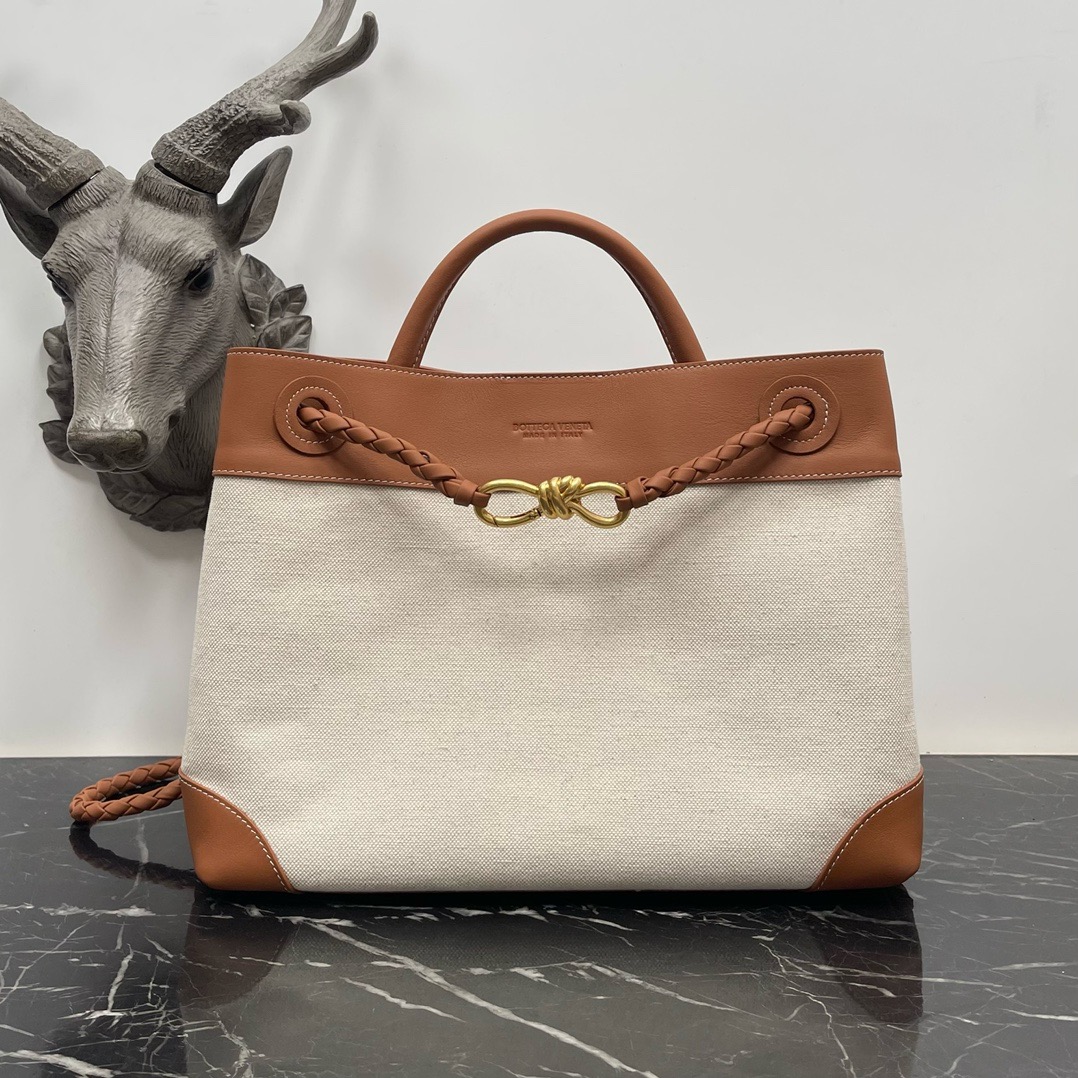 Balenciaga Rodeo Medium Handbag