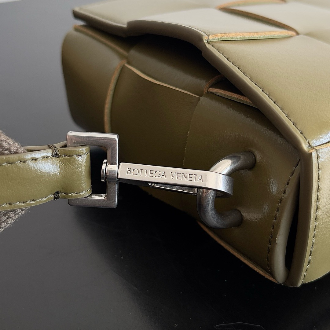 BV Cassette With Versatile Strap BV Cassette With Versatile Strap