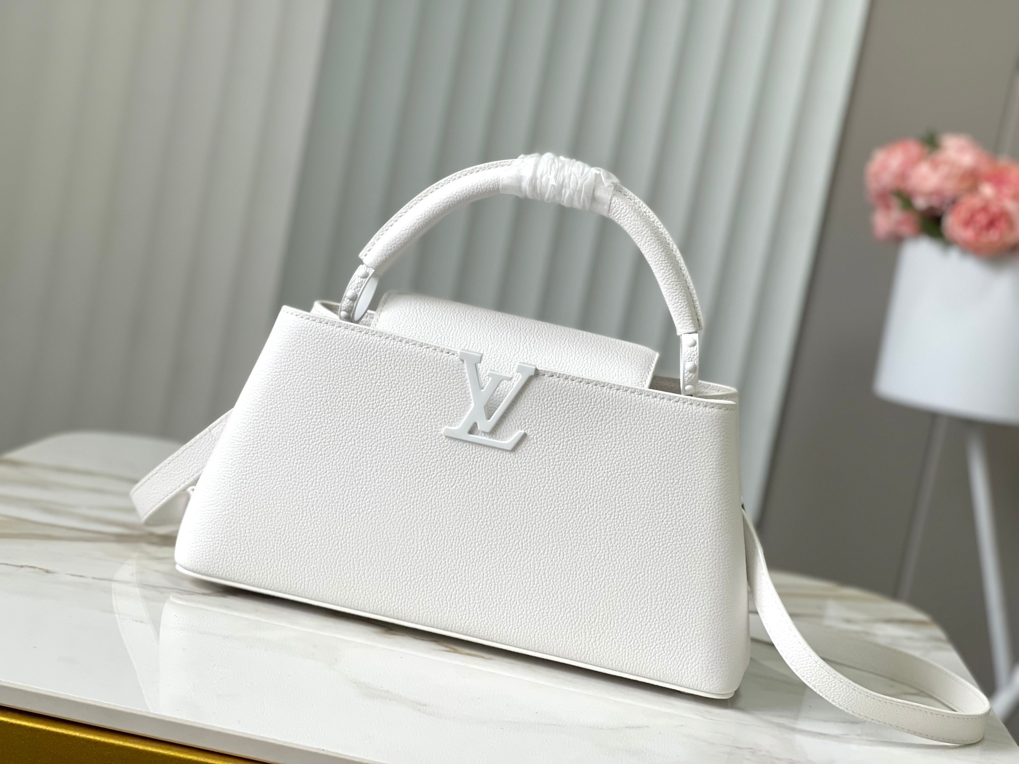 LV Capucines East-West MM