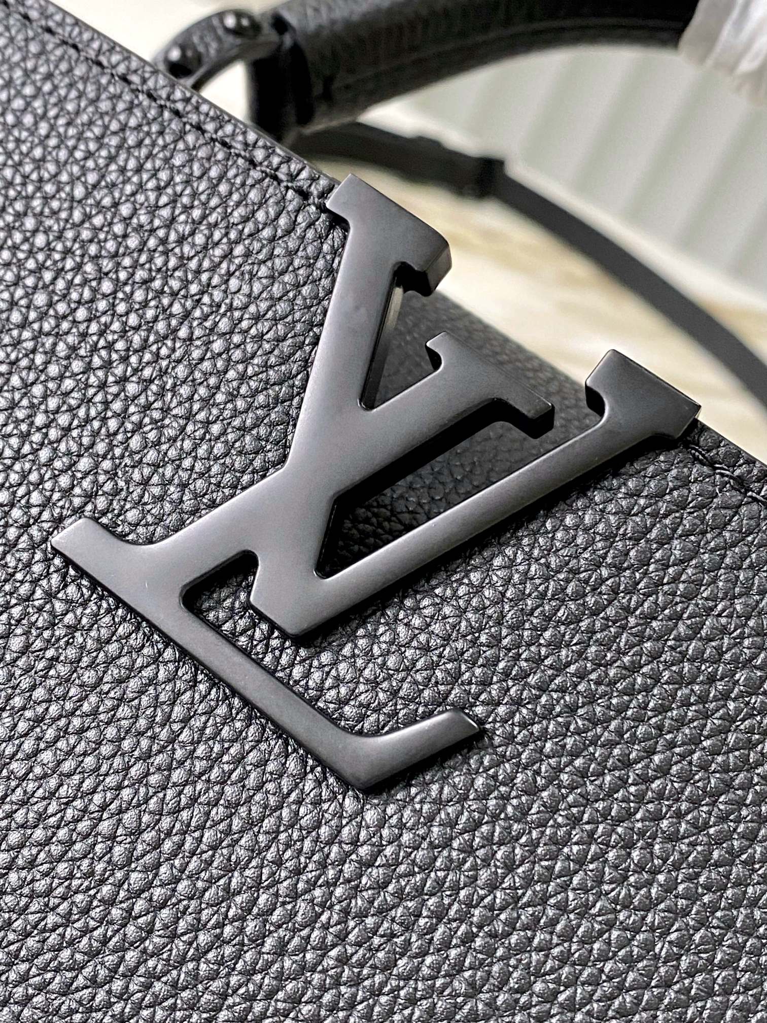 LV Capucines East-West Mini LV Capucines East-West Mini
