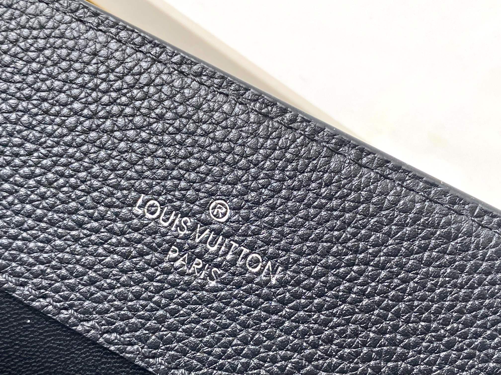 LV Capucines East-West MM LV Capucines East-West MM
