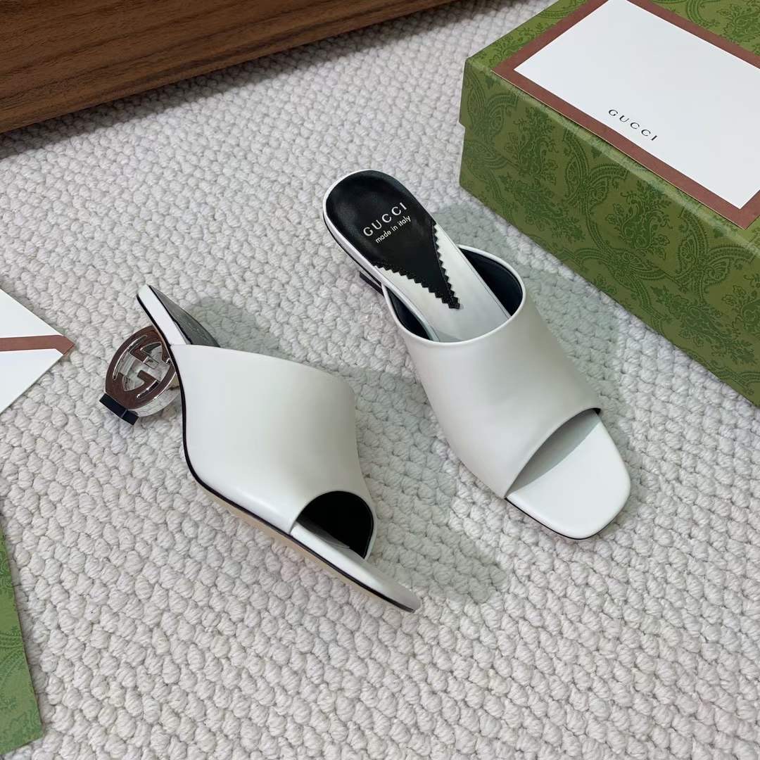 LV Capucines Mini