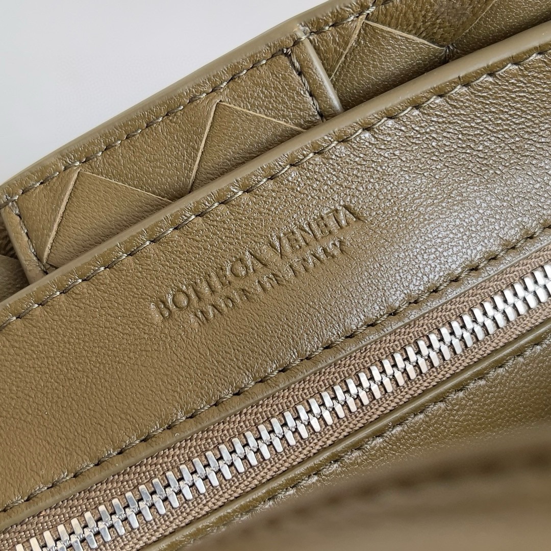 Loro Piana Extra Pocket L27 Pouch Ostrich Loro Piana Extra Pocket L27 Pouch Ostrich