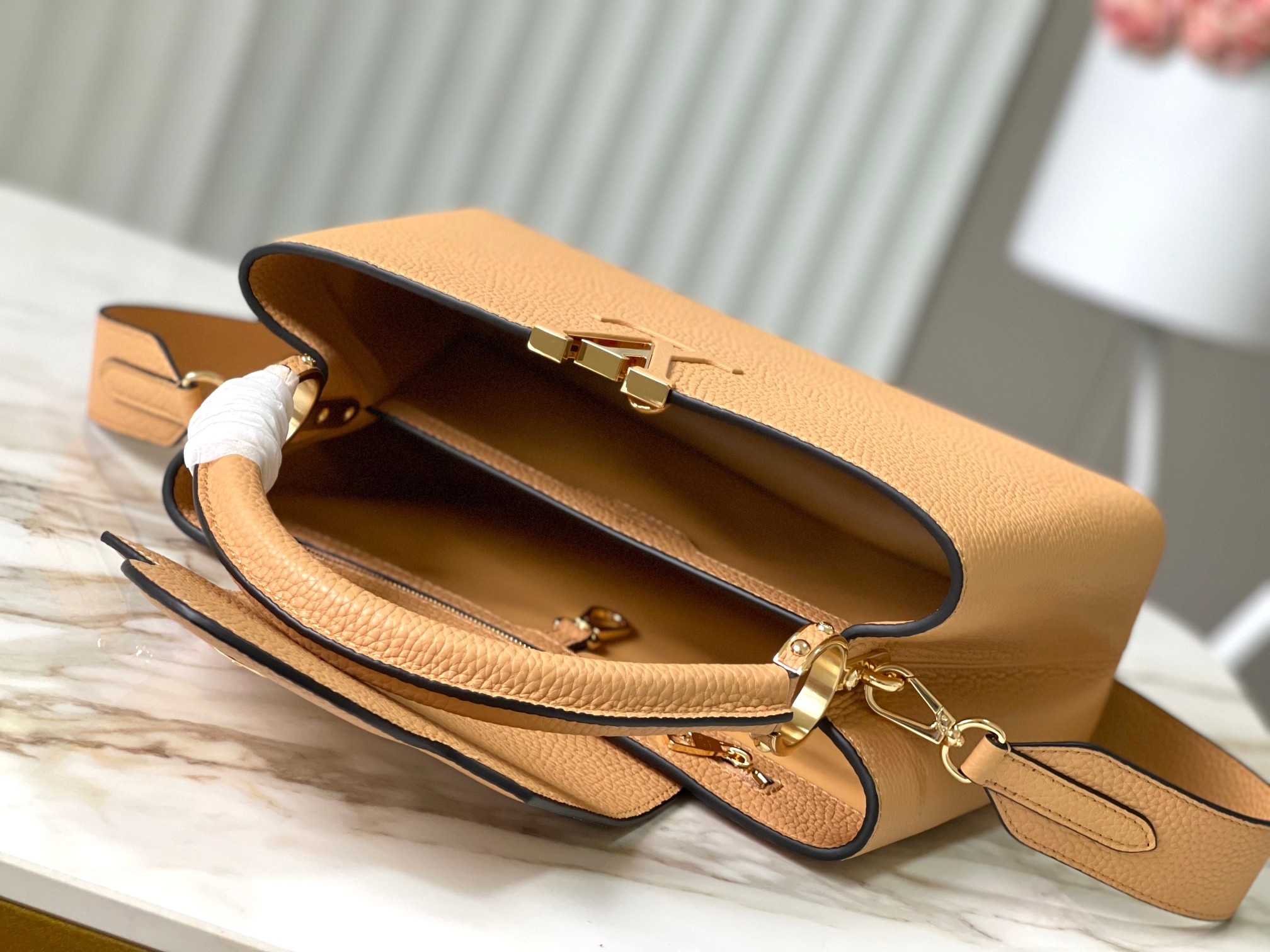 LV Capucines MM LV Capucines MM
