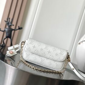 Valentino Locò Straw Shoulder Bag Valentino Locò Straw Shoulder Bag