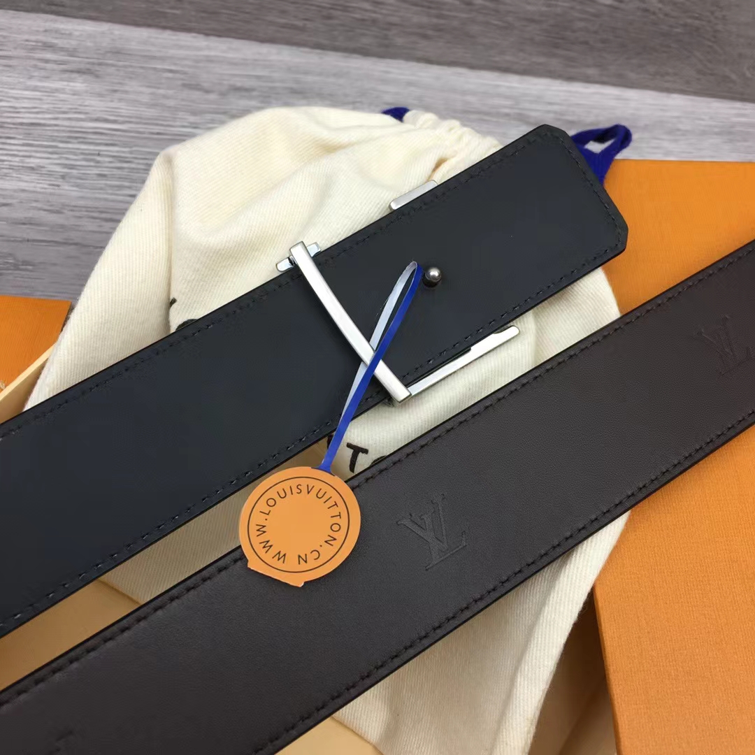 LV Initiales Blason 40mm Reversible Belt LV Initiales Blason 40mm Reversible Belt