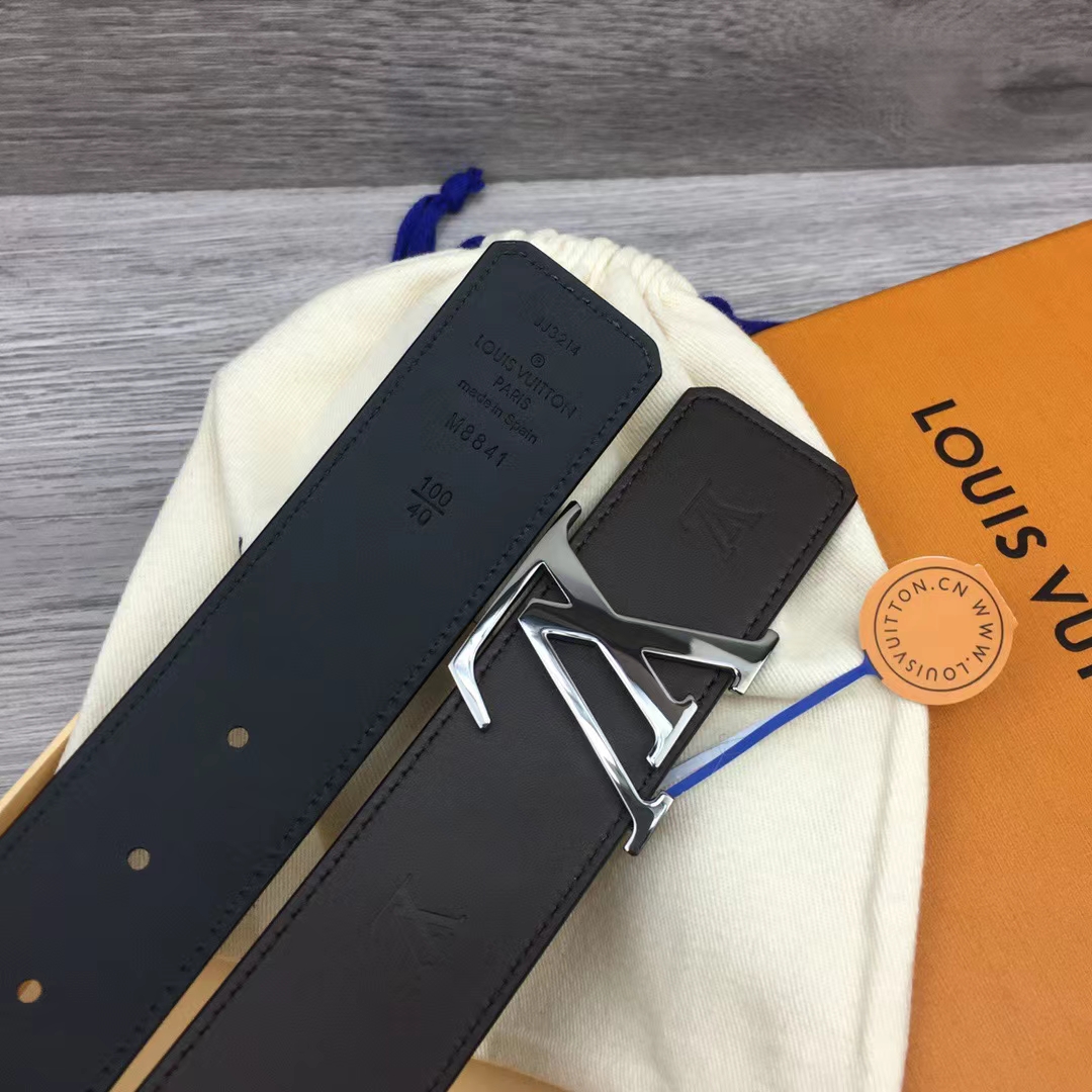 LV Initiales Blason 40mm Reversible Belt LV Initiales Blason 40mm Reversible Belt
