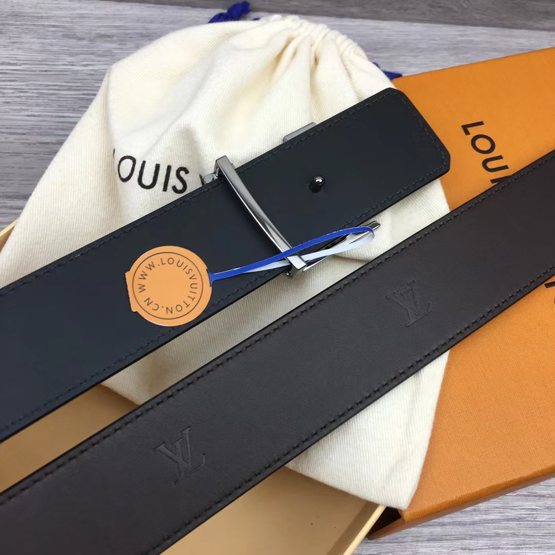 LV Initiales Blason 40mm Reversible Belt LV Initiales Blason 40mm Reversible Belt