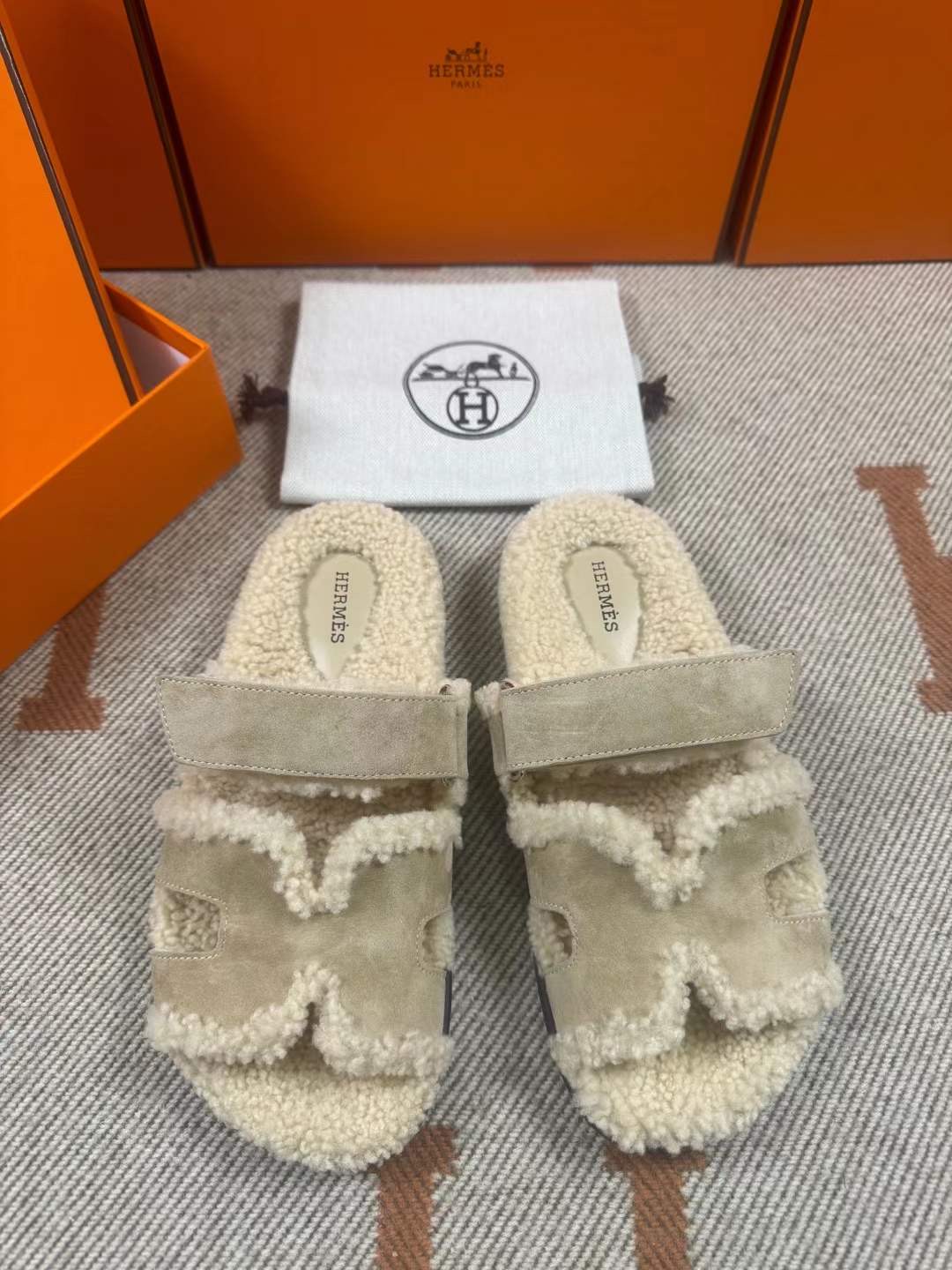 LV Medallion Scarf