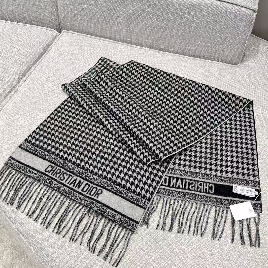 Dior 30 Montaigne Scarf