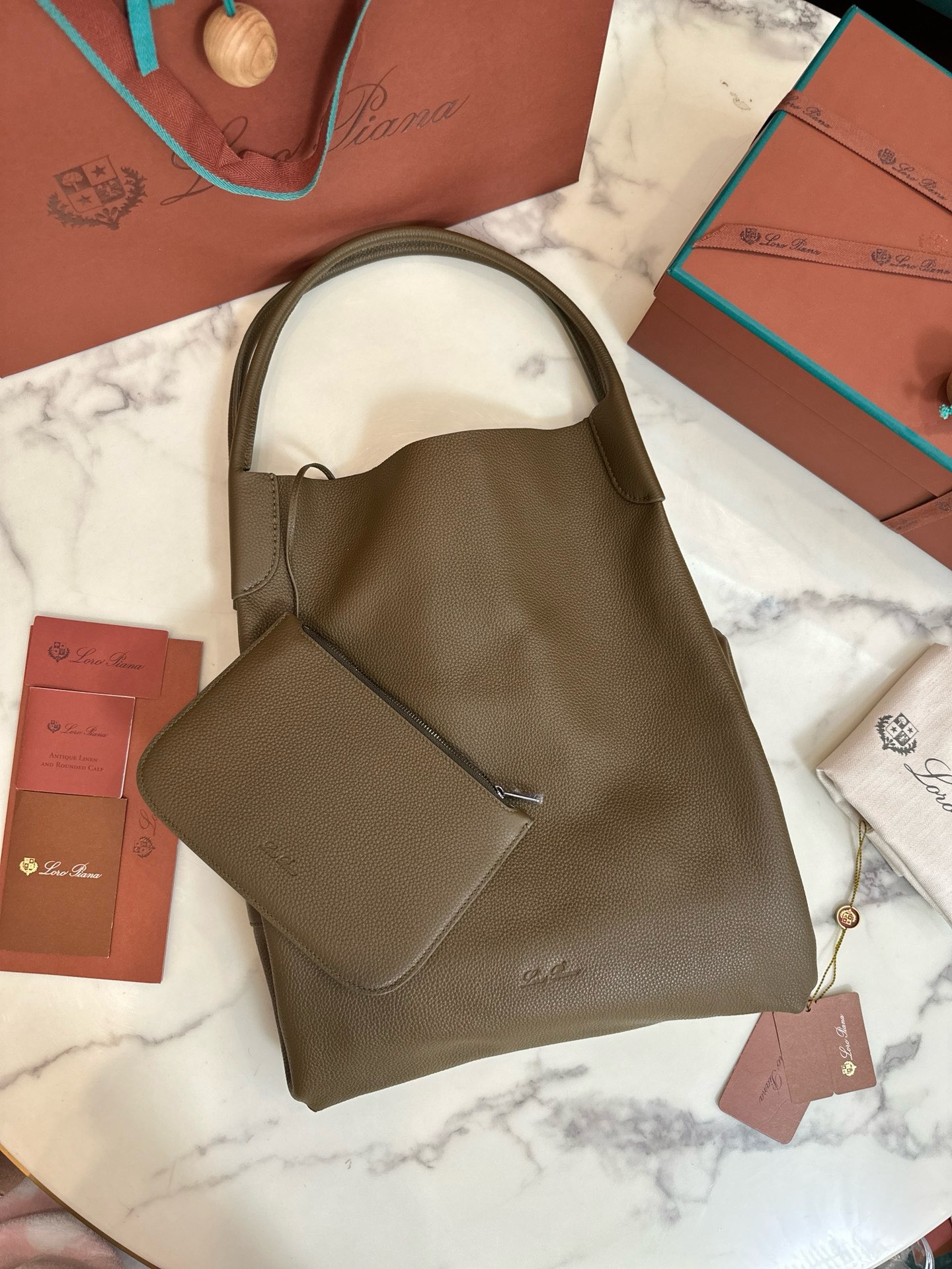 Hermes Casaque Sangle a Boucle Muffler