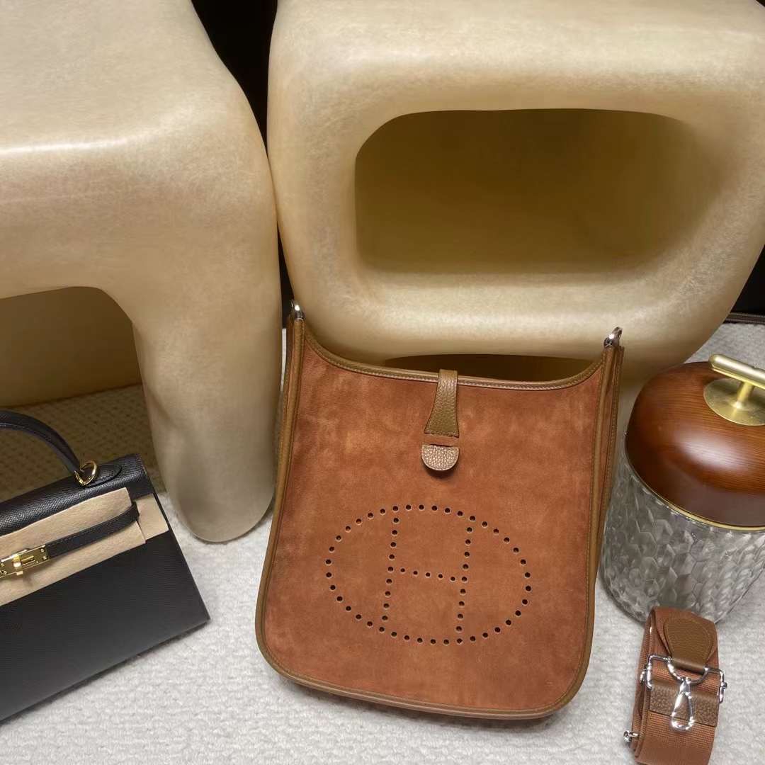 Hermès Evelyne PM Grizzly Alezan x Gold Hermès Evelyne PM Grizzly Alezan x Gold