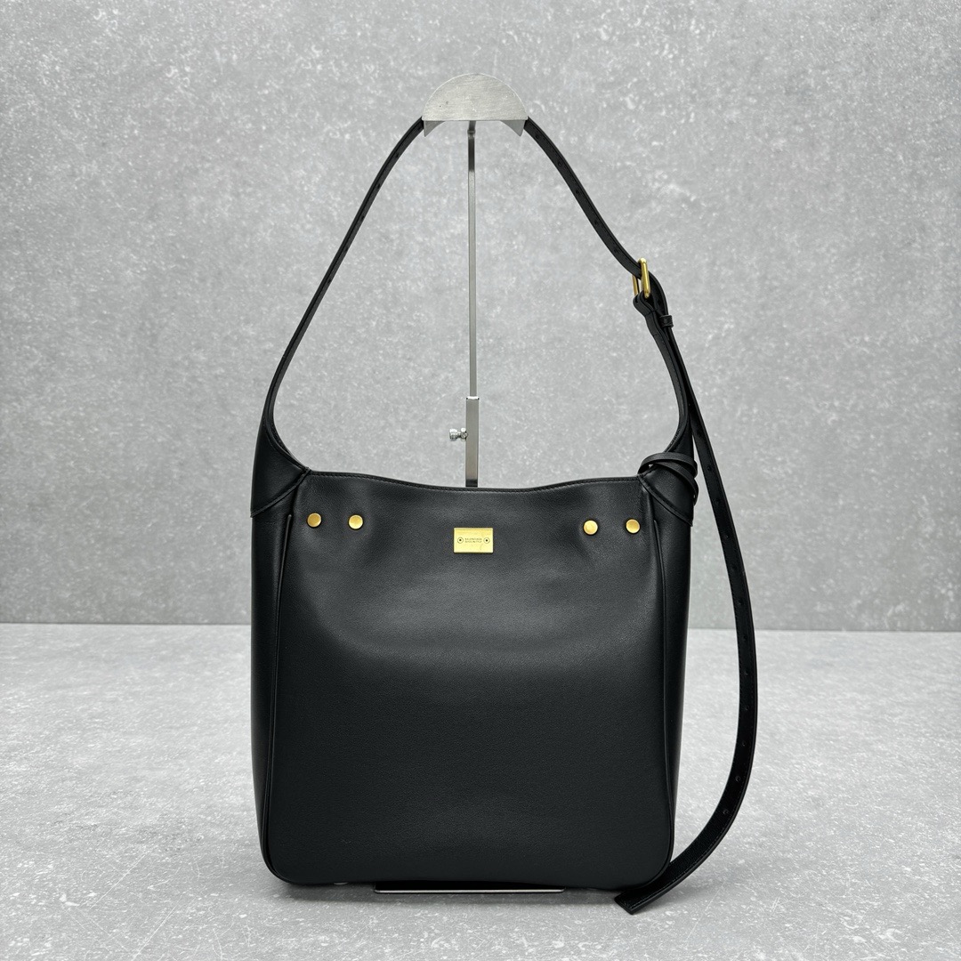 Miu Miu Matelassé Nappa Leather Shoulder Bag Miu Miu Matelassé Nappa Leather Shoulder Bag