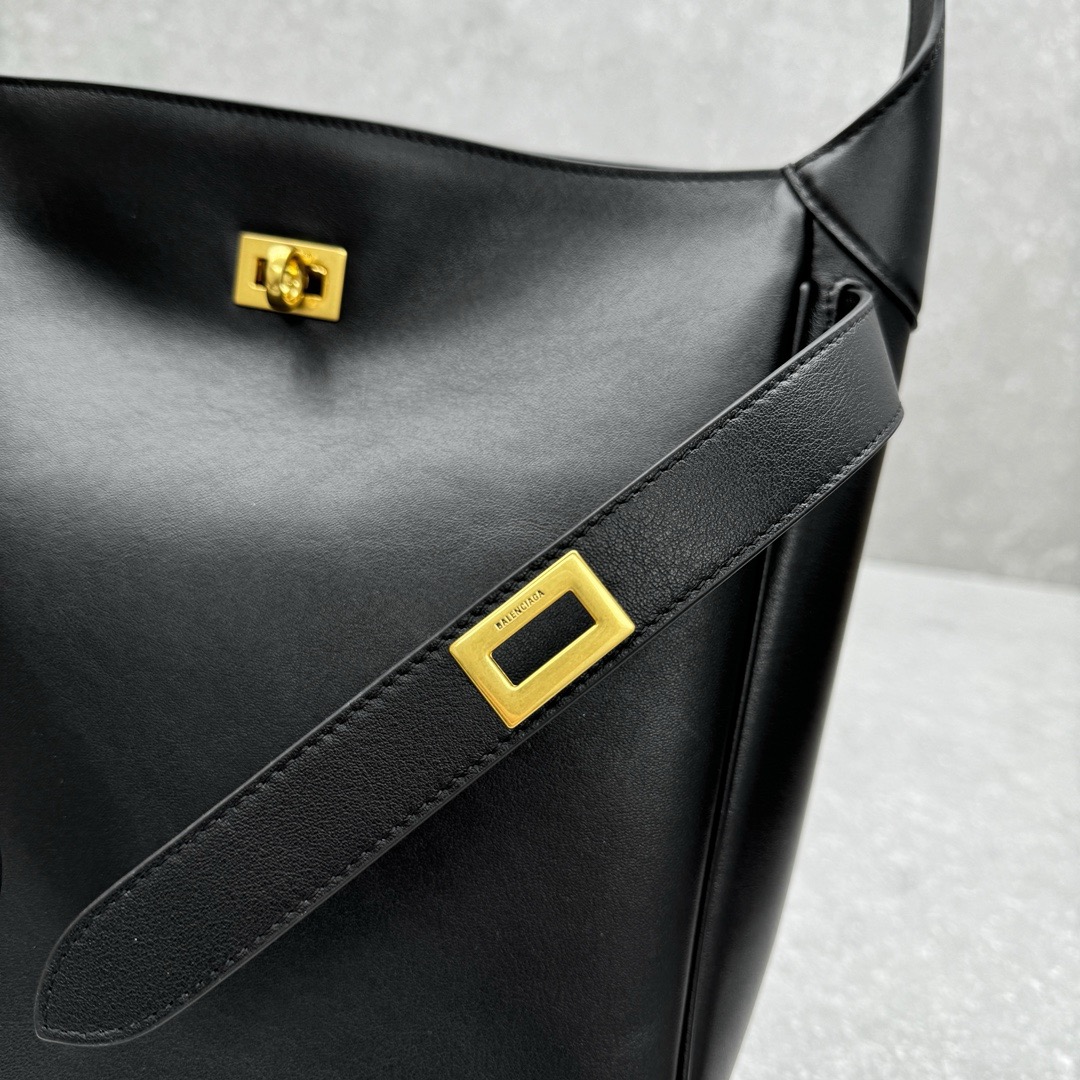 Miu Miu Matelassé Nappa Leather Shoulder Bag Miu Miu Matelassé Nappa Leather Shoulder Bag